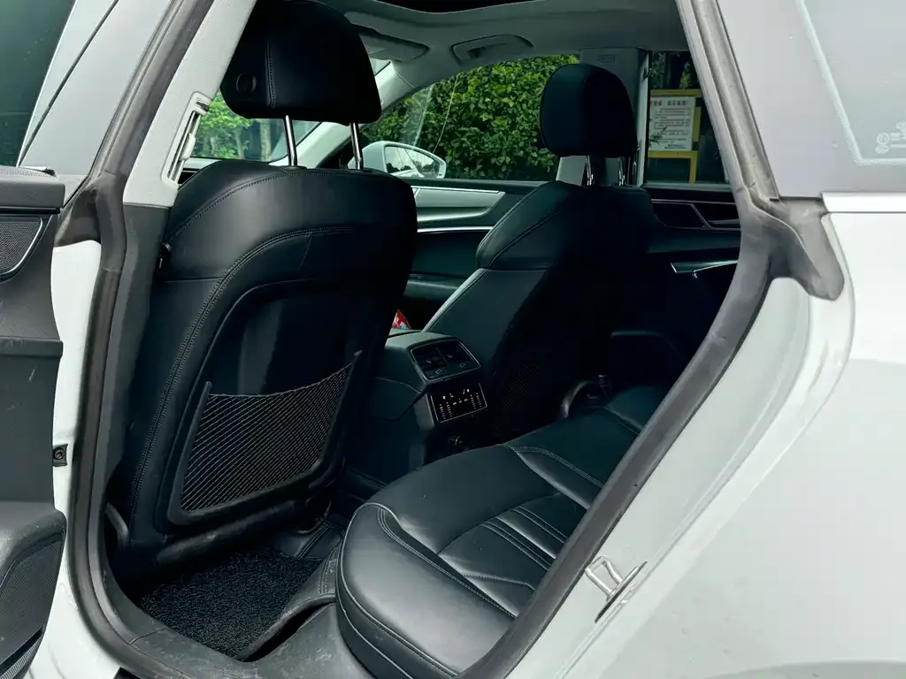 Audi A7 2023 из CN, фото 9