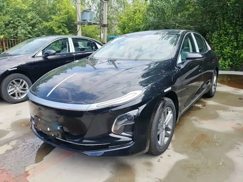 Hongqi E-QM5 — фото 1