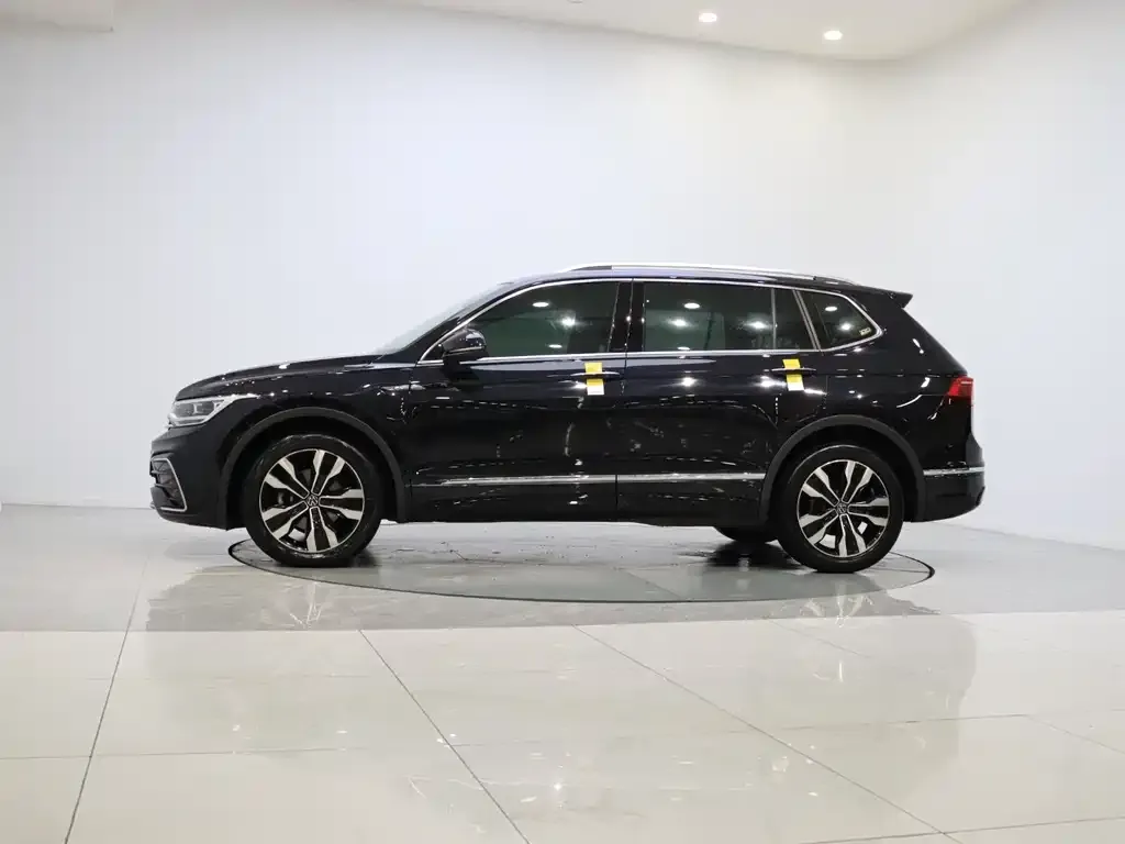 Volkswagen Tiguan L — фото 8