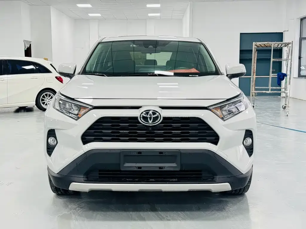Toyota RAV4 — фото 2