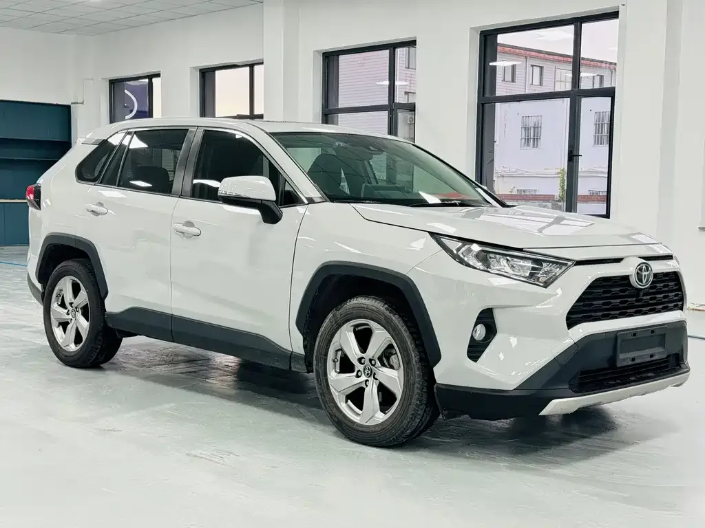 Toyota RAV4 — фото 7