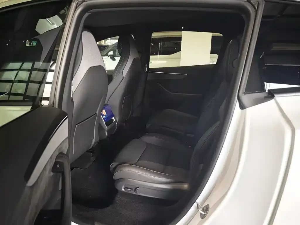 Tesla Model Y L 2025 из CN, фото 2
