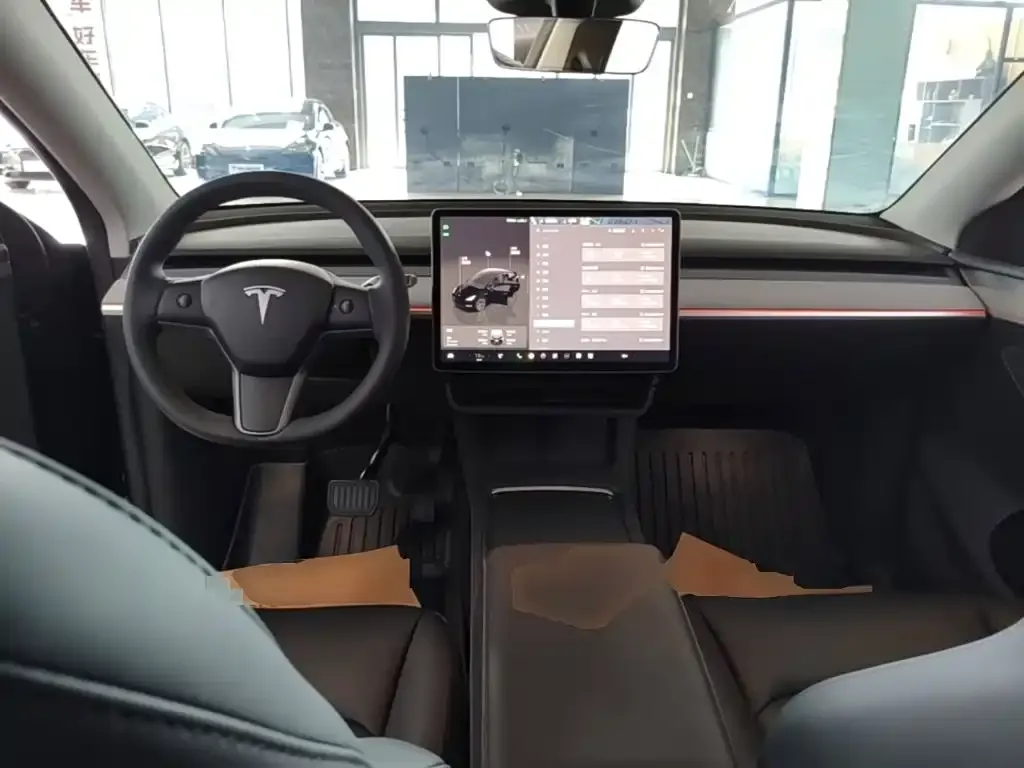 Tesla Model Y — фото 2