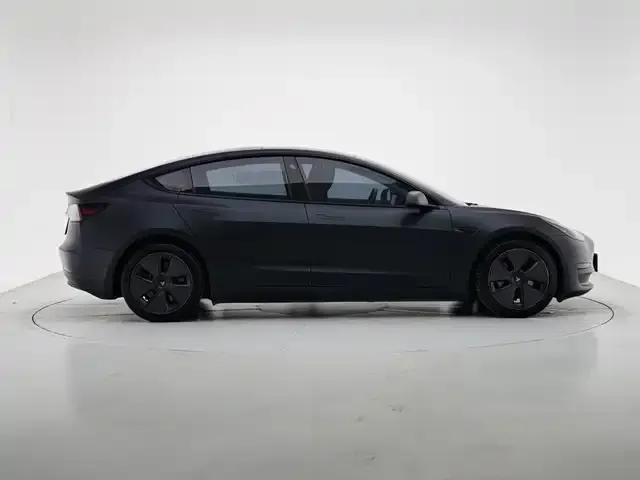 Tesla Model 3 — фото 9