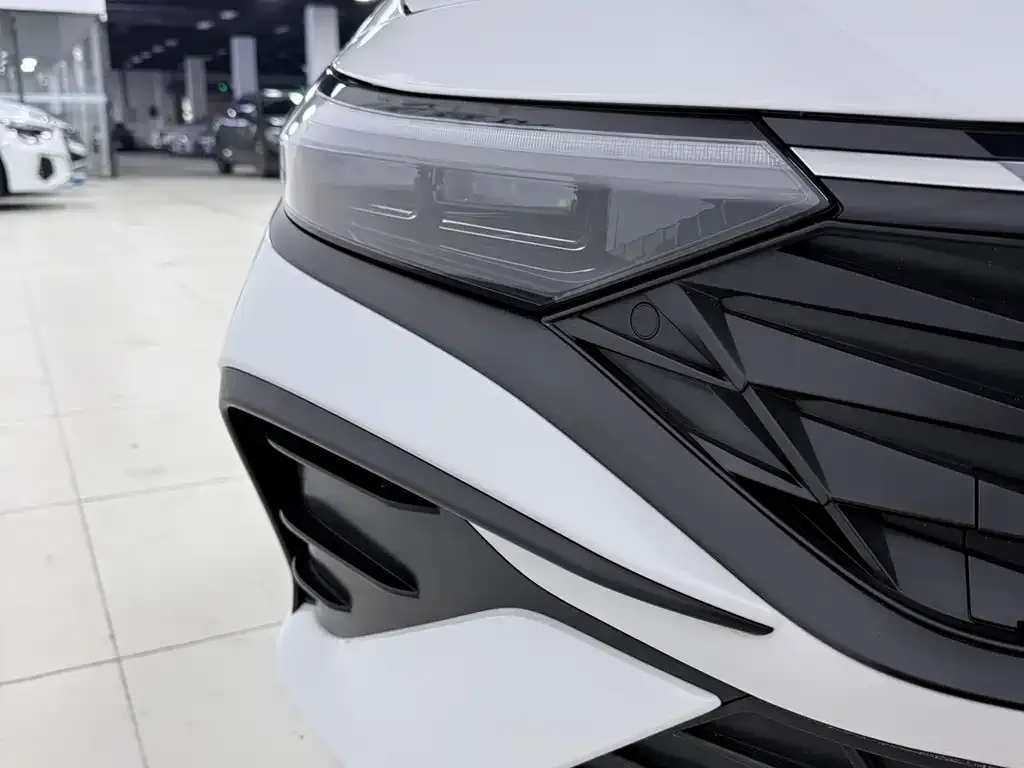 Hyundai Elantra — фото 10