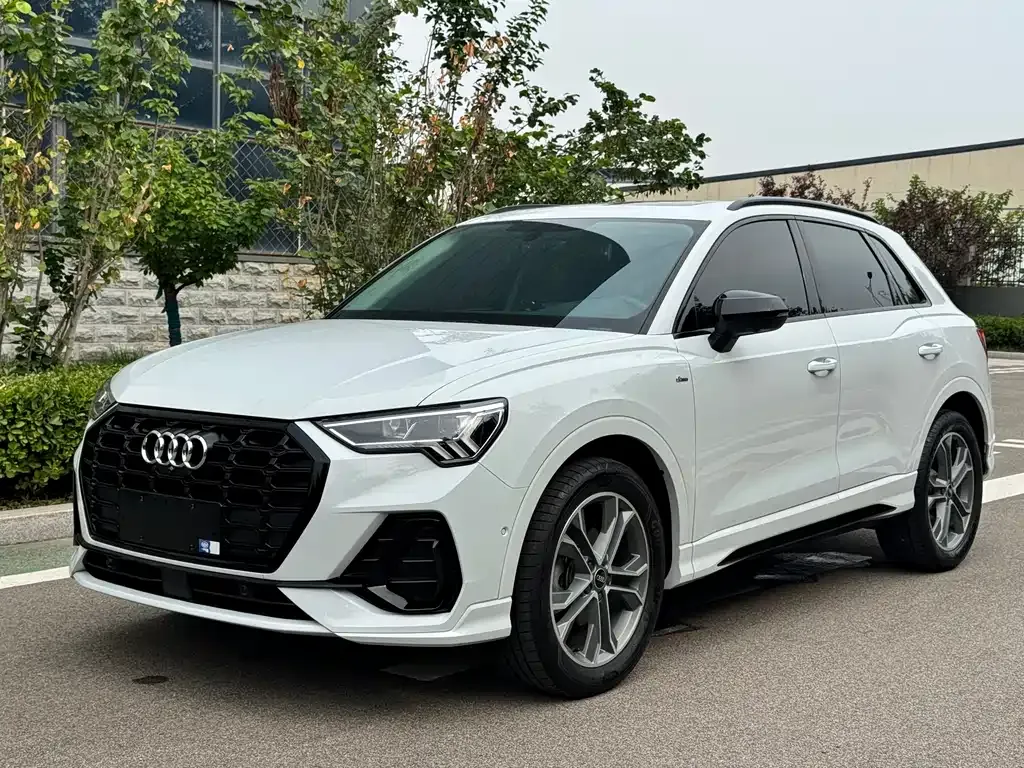 Audi Q3 — фото 1