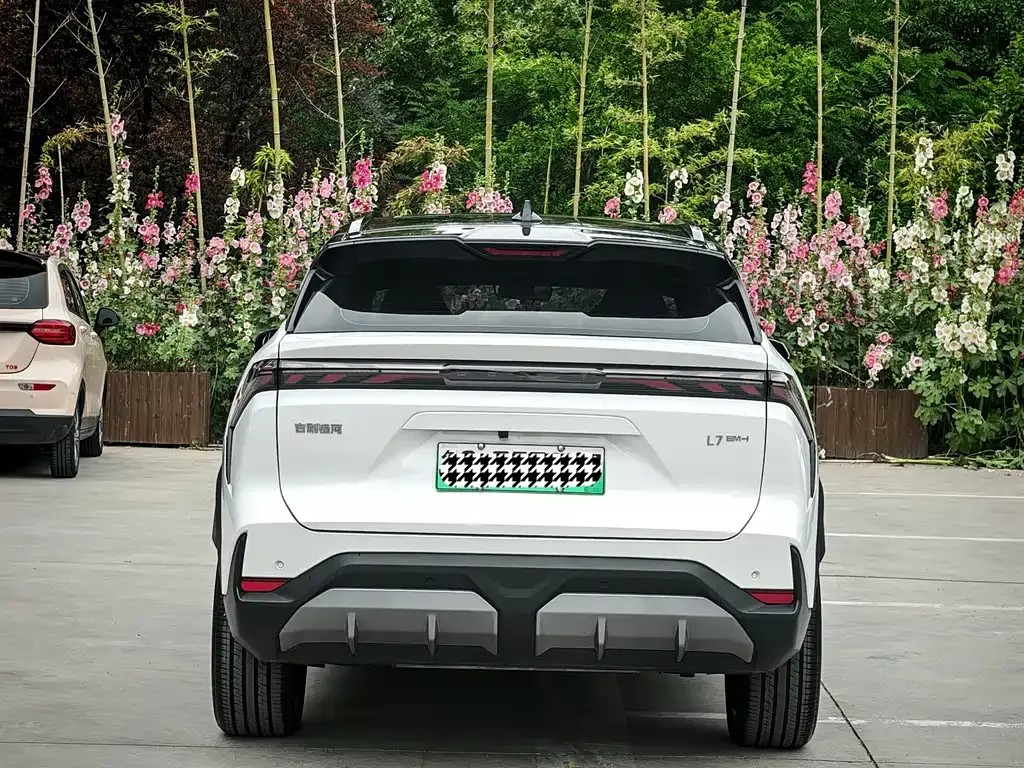 Geely Galaxy L7 — фото 10