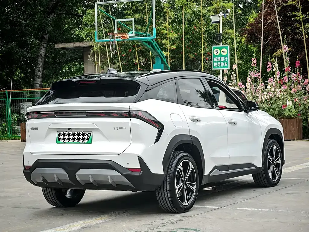 Geely Galaxy L7 — фото 7