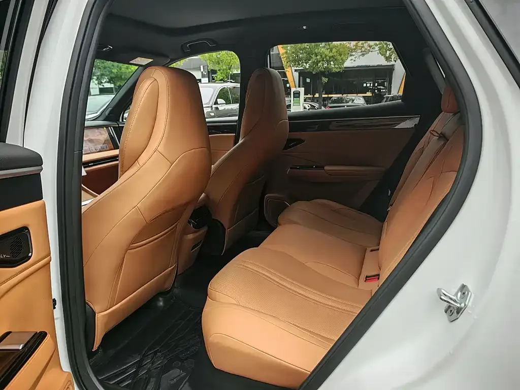 Geely Galaxy L7 — фото 6