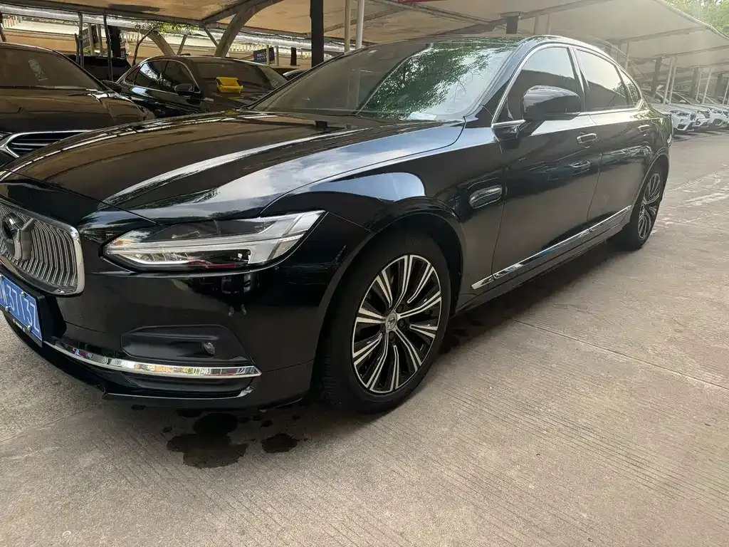 Volvo S90 — фото 1
