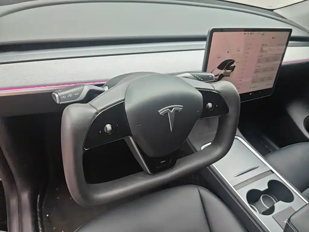 Tesla Model Y — фото 8