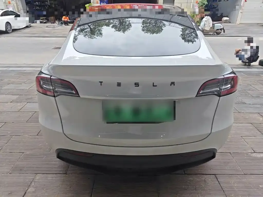 Tesla Model Y — фото 4