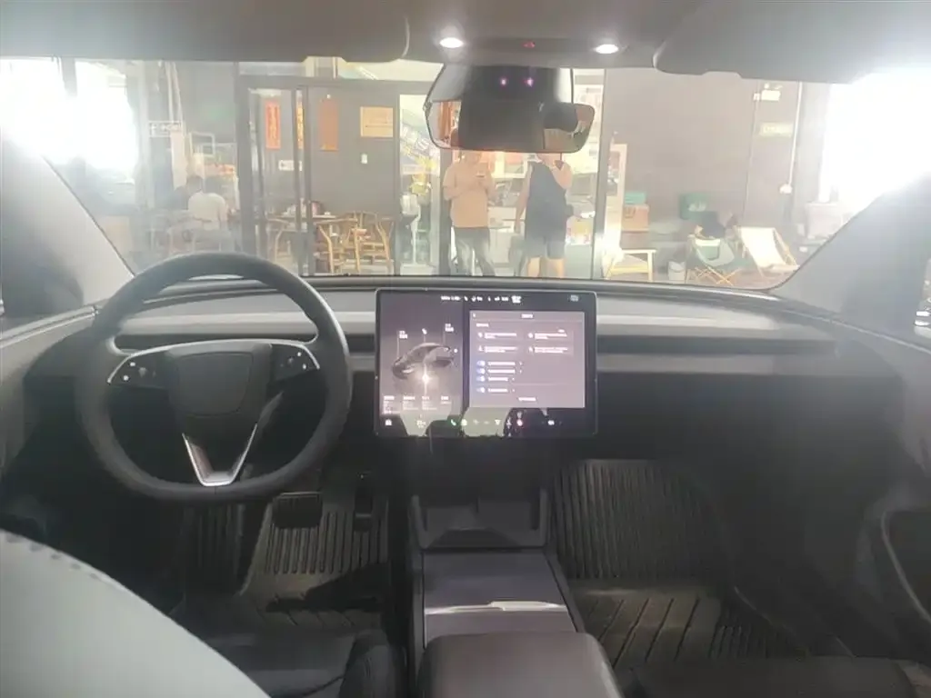 Tesla Model 3 — фото 2