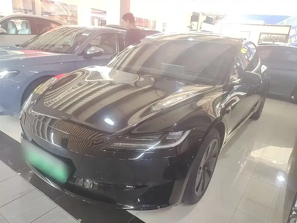 Tesla Model 3 — фото 10