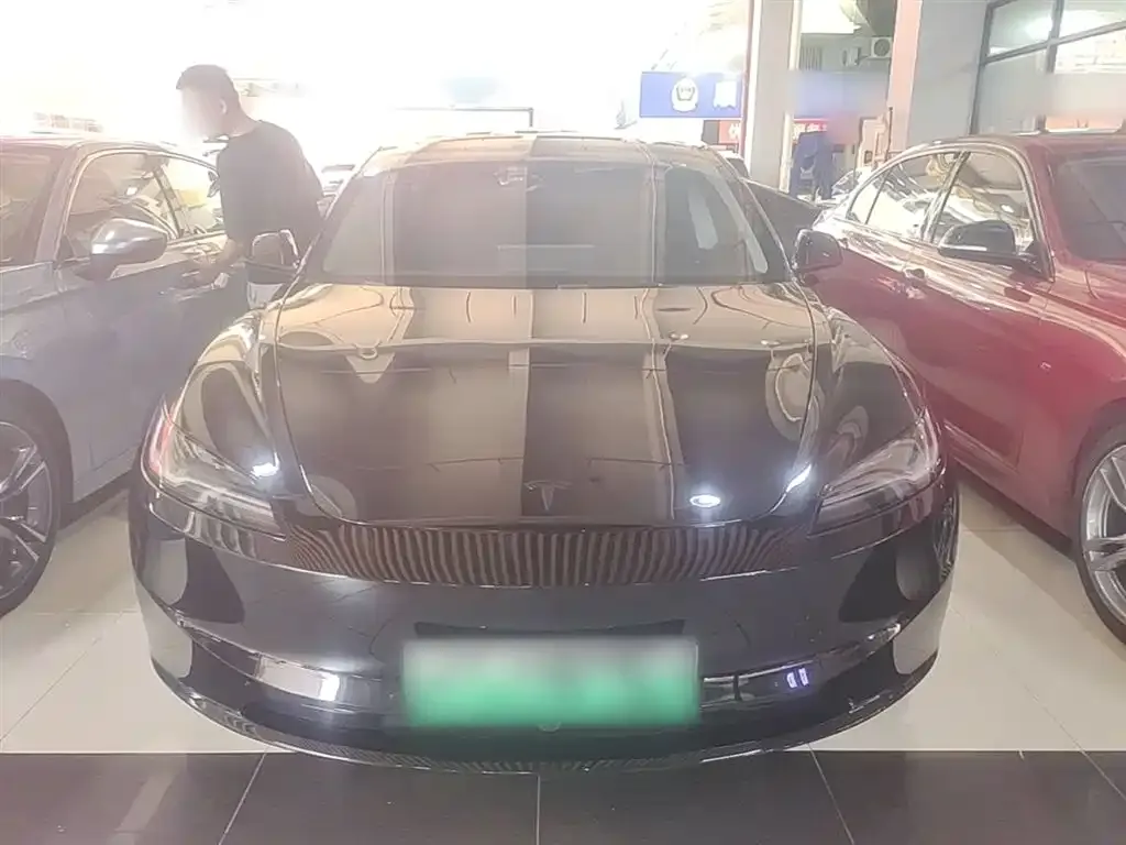 Tesla Model 3 — фото 4