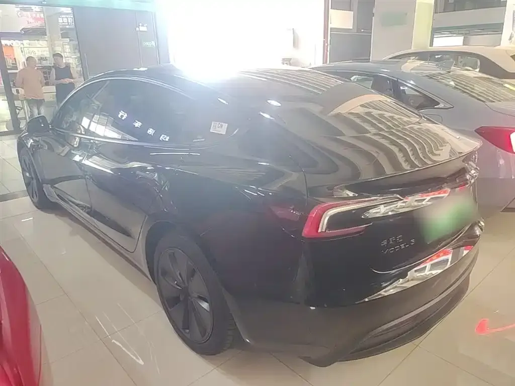 Tesla Model 3 — фото 5