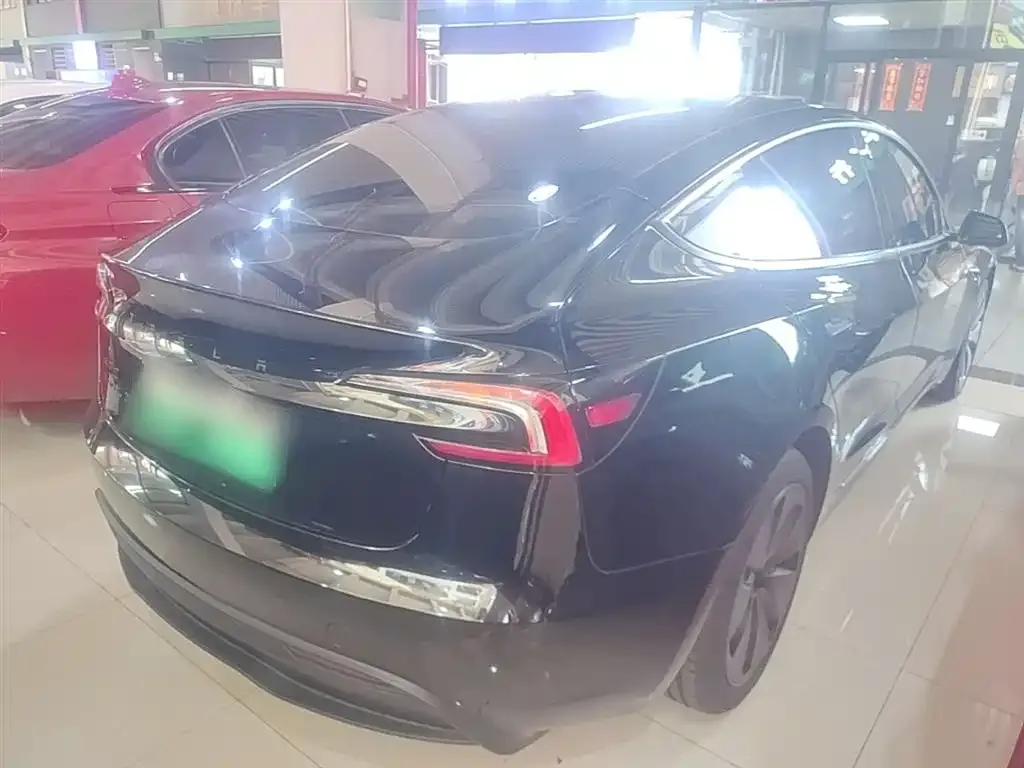 Tesla Model 3 — фото 3