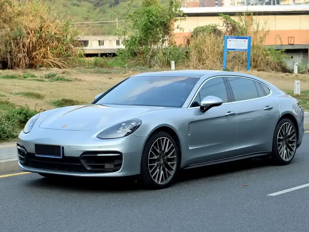 Porsche Panamera — фото 1