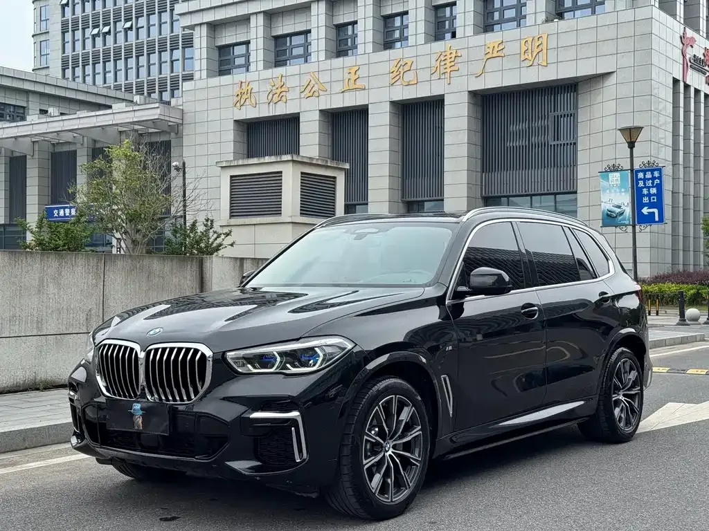 BMW X5 — фото 1