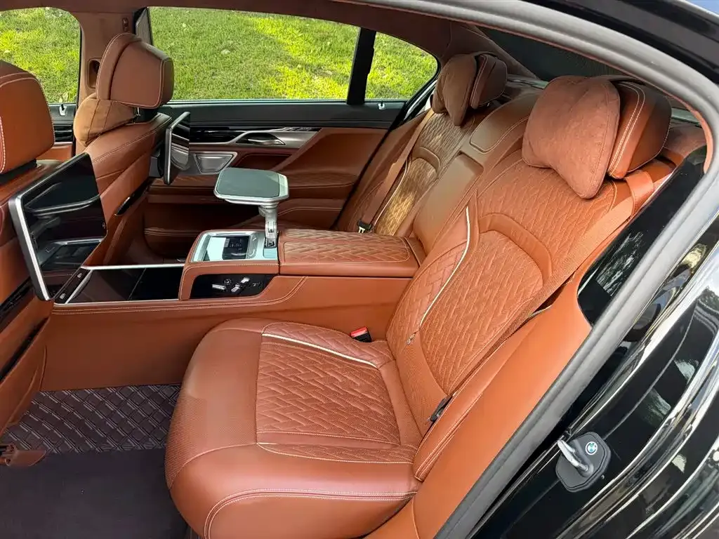 BMW 7 Series 2022 из CN, фото 7