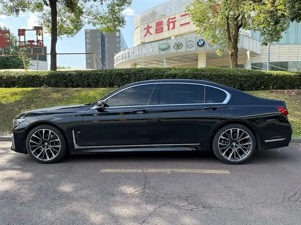 BMW 7 Series 2022 из CN, фото 4