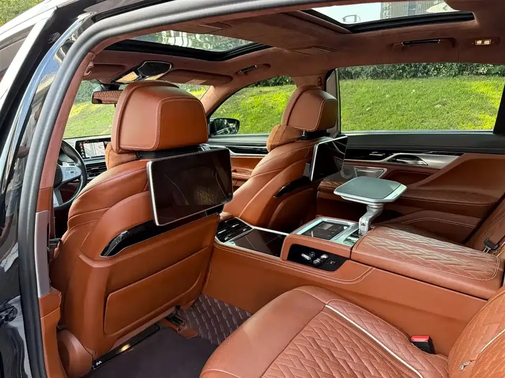 BMW 7 Series 2022 из CN, фото 6