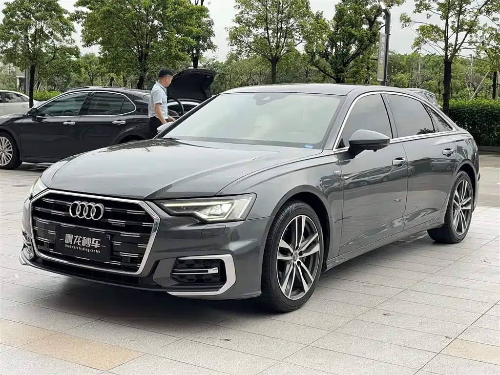 Audi A6L — фото 1
