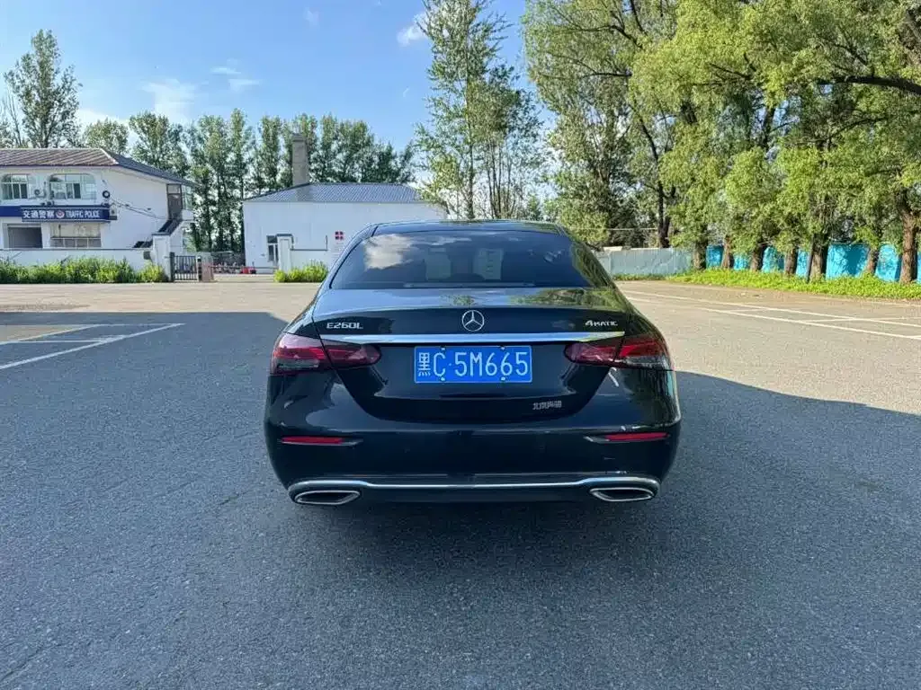 Mercedes-Benz E-Class — фото 8