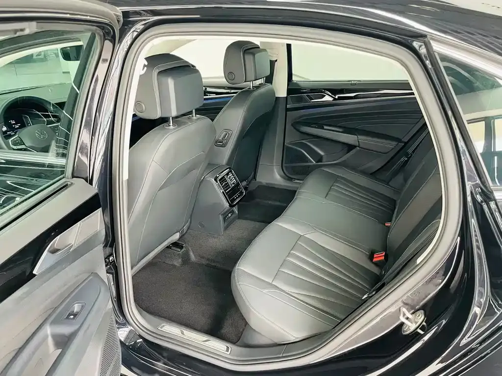 Volkswagen Passat — фото 10