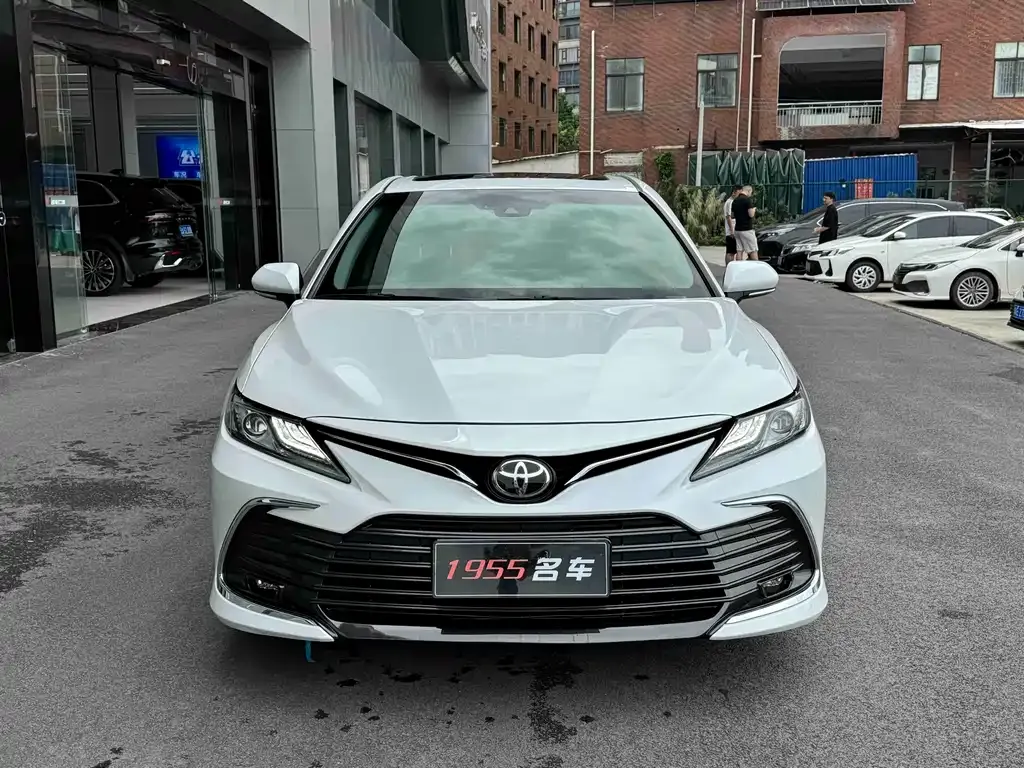 Toyota Camry — фото 3