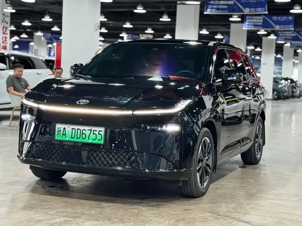 Toyota Platinum 3X 2025 из CN, фото 3