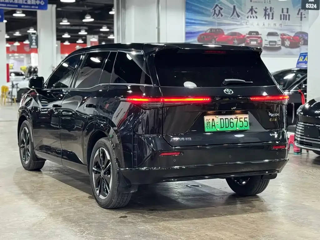 Toyota Platinum 3X 2025 из CN, фото 5