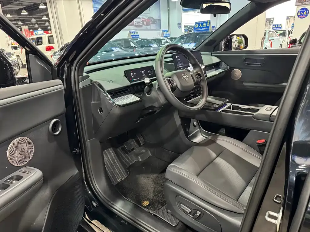 Toyota Platinum 3X 2025 из CN, фото 2
