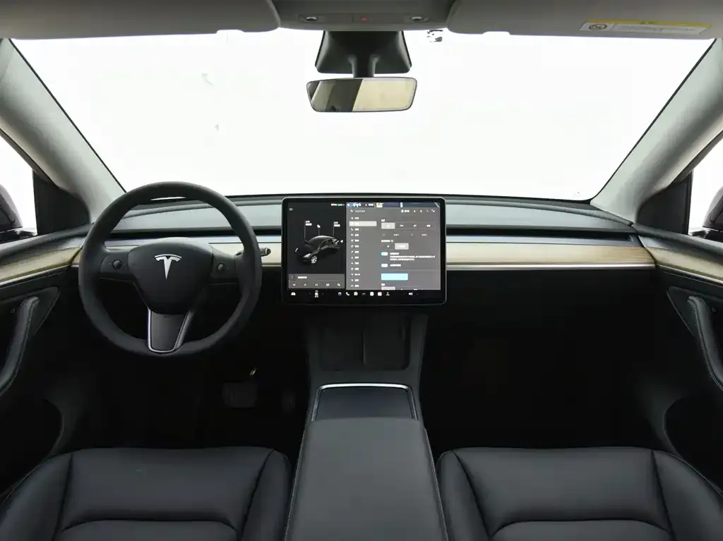 Tesla Model Y — фото 7
