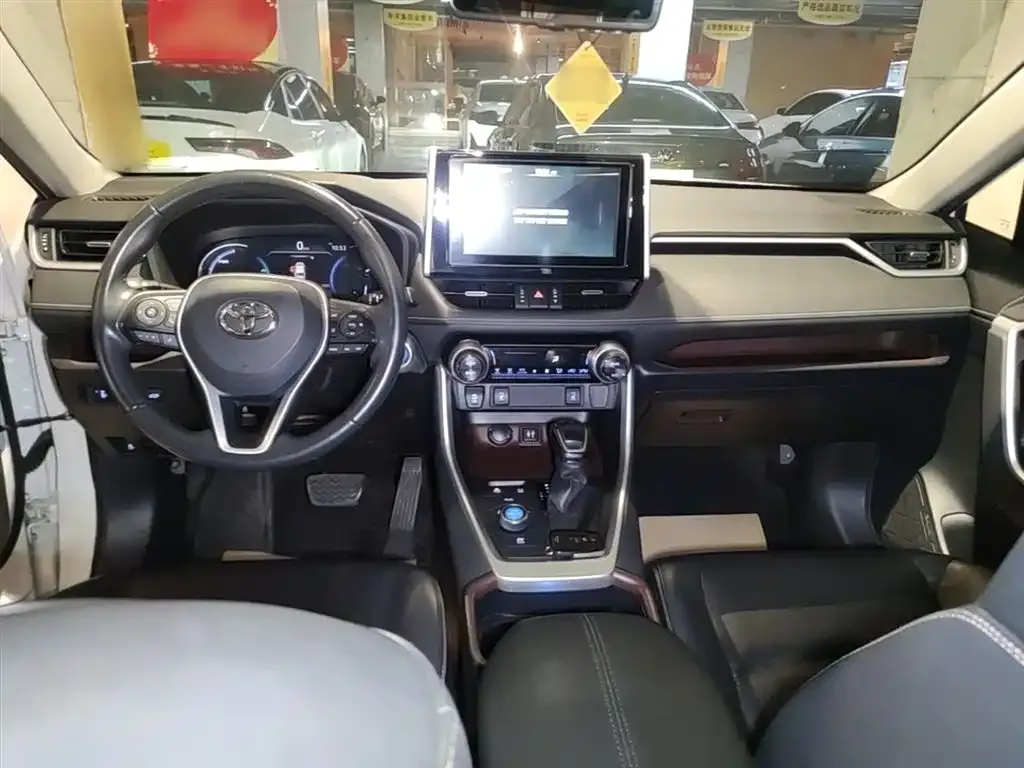 Toyota RAV4 — фото 8