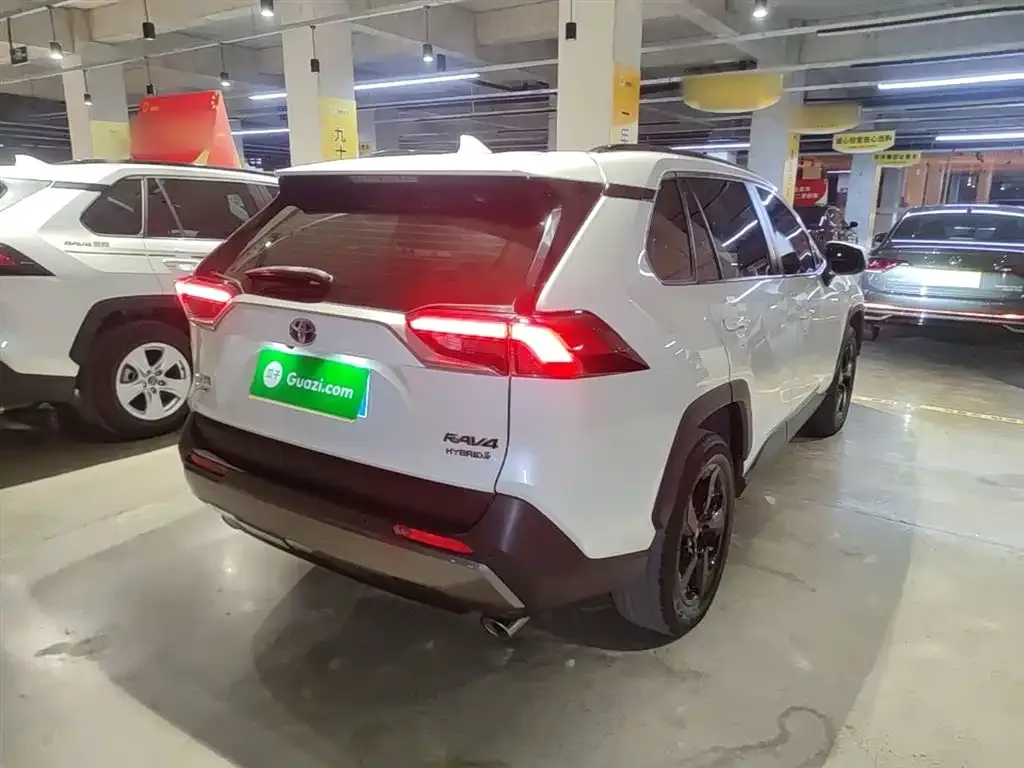 Toyota RAV4 — фото 5
