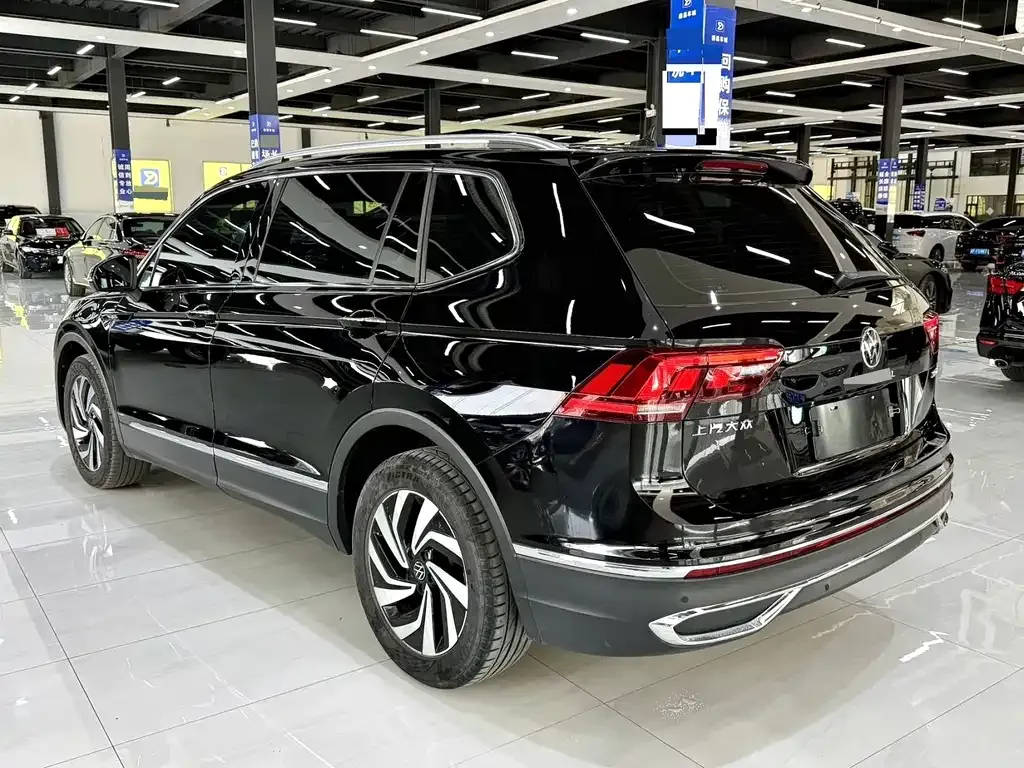 Volkswagen Tiguan L — фото 8