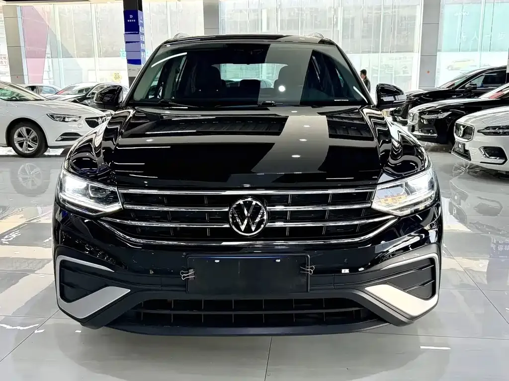 Volkswagen Tiguan L — фото 5