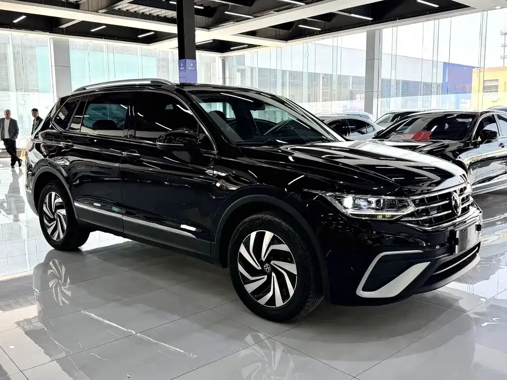 Volkswagen Tiguan L — фото 3
