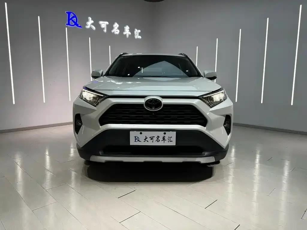 Toyota RAV4 — фото 3