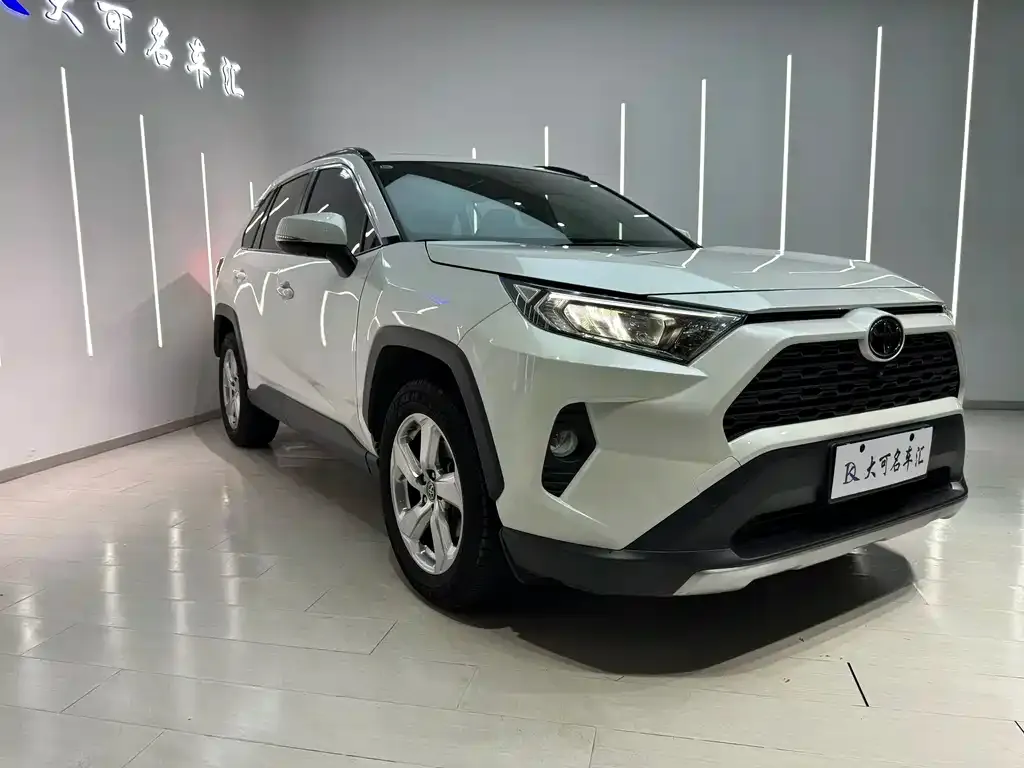 Toyota RAV4 — фото 5