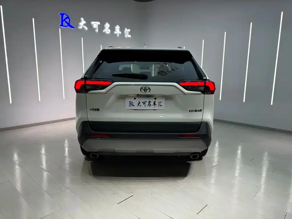 Toyota RAV4 — фото 2