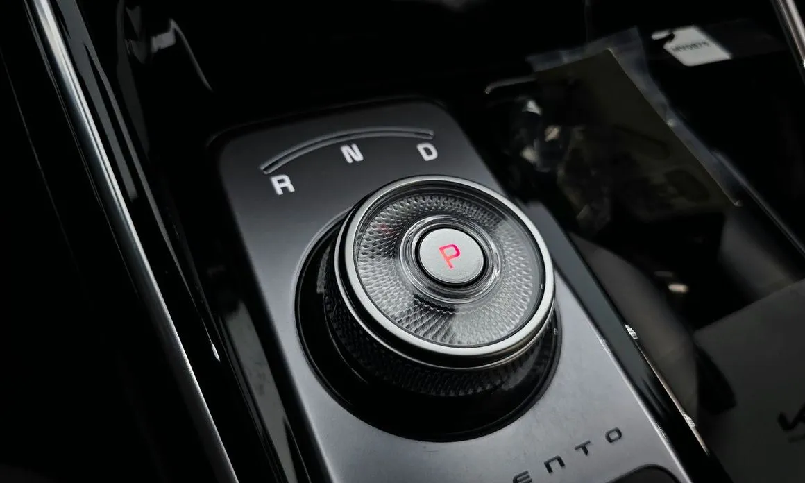 Kia Sorento — фото 7