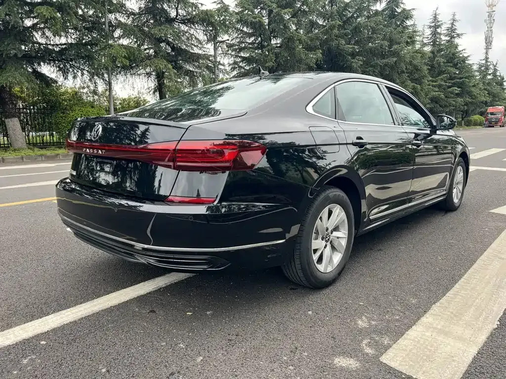 Volkswagen Passat — фото 10
