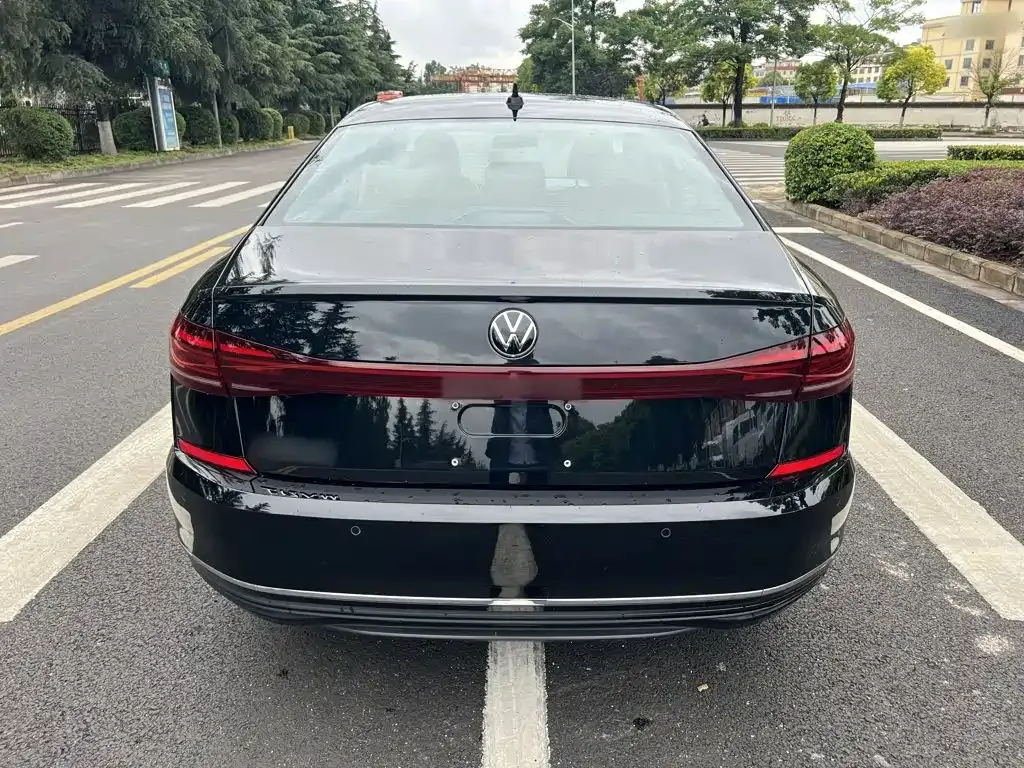 Volkswagen Passat — фото 7