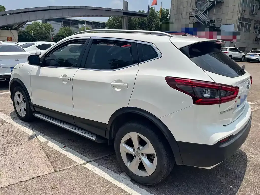 Nissan Qashqai — фото 8