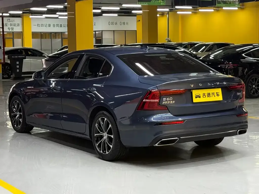 Volvo S60 — фото 10