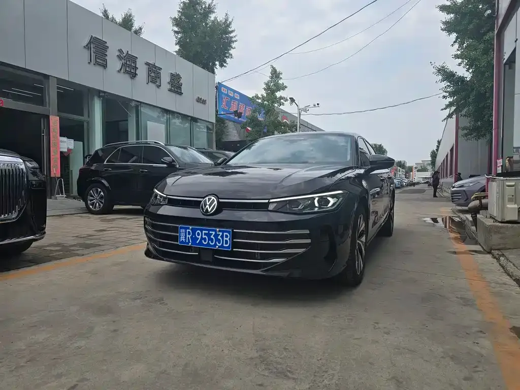 Volkswagen Passat — фото 1