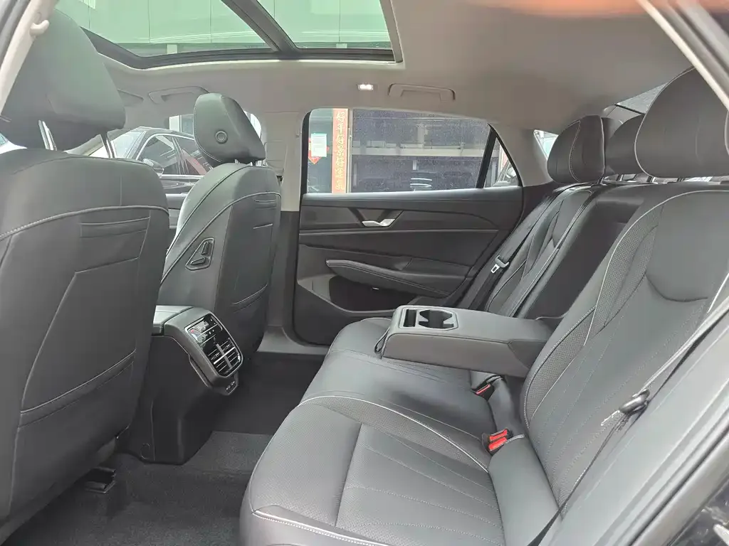 Volkswagen Passat — фото 8