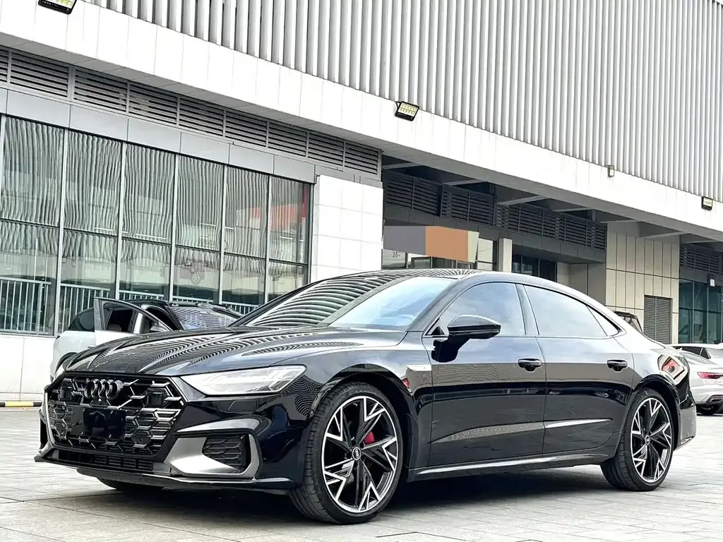 Audi A7L — фото 1